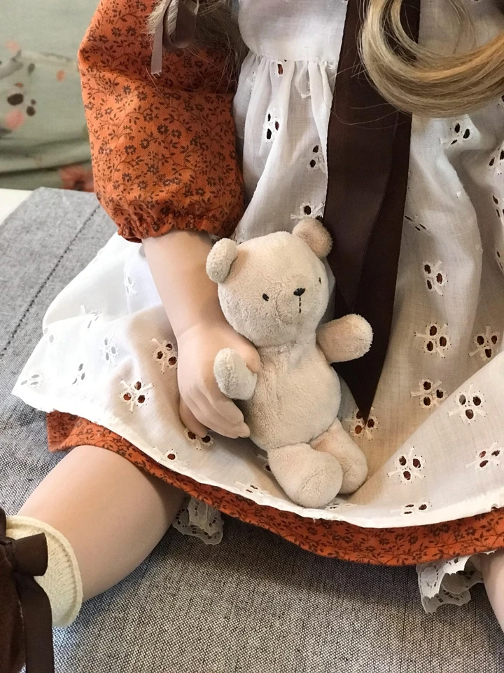 Muñeca de porcelana artesanal vintage Alresford A22 JR Inglaterra • Etiqueta central de diseño años 80 Foto 3 de 4