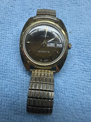 mens Vintage 1978 Timex Q Falcon Eye England Dial Old Quartz Running