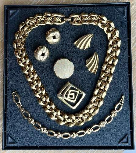 Vintage Gold Tone Jewelry Lot Necklaces Earrings Bracelet MONET NAPIER TRIFARI