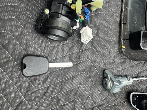 2022-2024 Kia Forte Ignition Switch Assembly Kit OEM Shroud, Key And Door Lock - Picture 3 of 4
