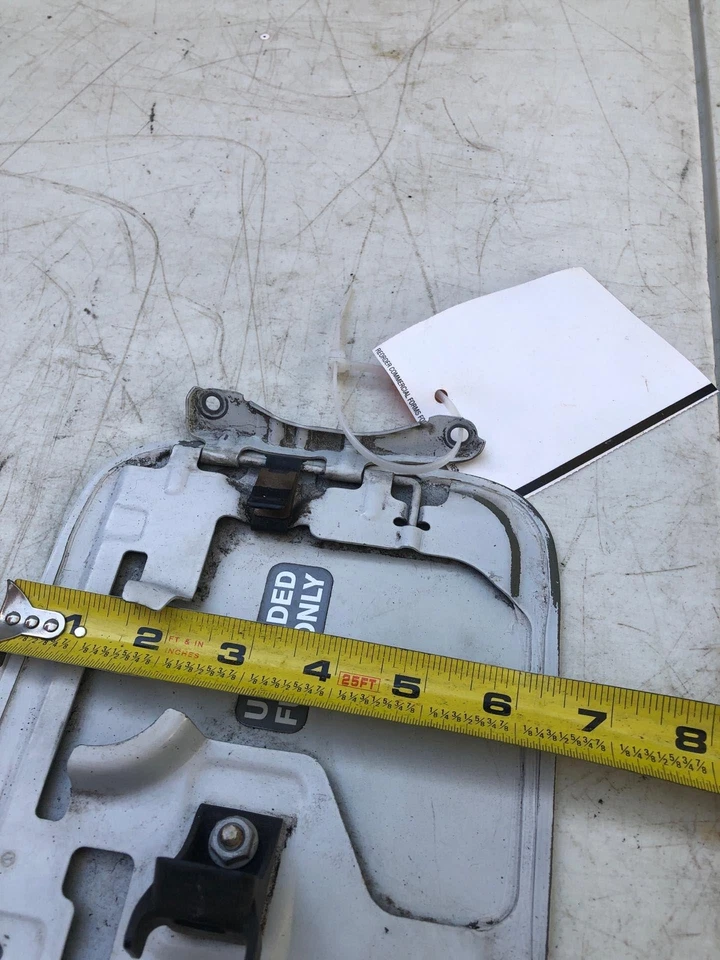 Задняя дверь топливного бака седана 1997 TOYOTA AVALON XL FWD 3,0 л 6 цилиндров б/у - Изображение 4 из 4