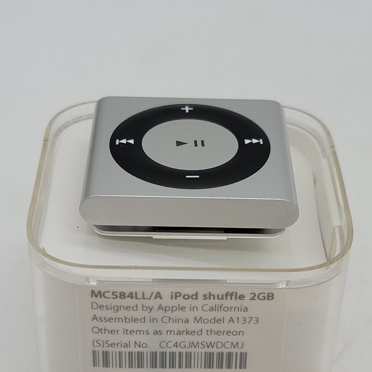 Vintage Apple iPod Shuffle 4th Generation MC584LL/A Silver Vintage Apple iPod Shuffle 4th Generation MC584LL/A Silver