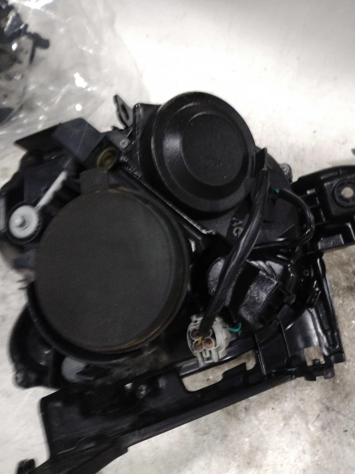 Nissan JUKE 2016 conjunto de faros derechos plateado OEM 242939 usado 121 k millas Foto 3 de 4