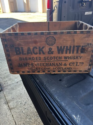 Vintage Black & White Blended Scotch Whiskey James Buchanan Wood