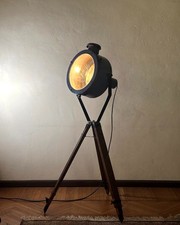 Faro industriale vintage su treppiede in legno anni '50