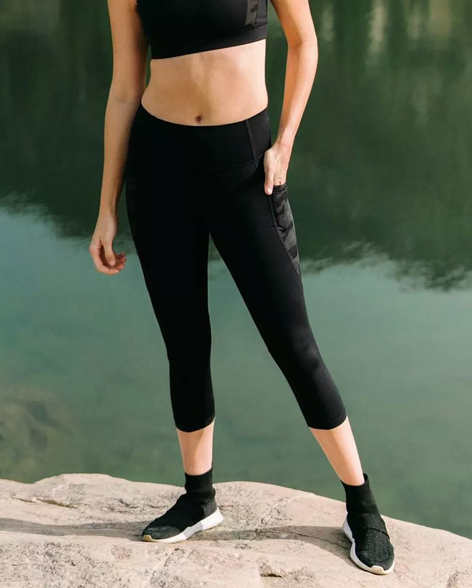 ZYIA Active Black Camo Side Pocket Capri Leggings Women s Size 16 18
