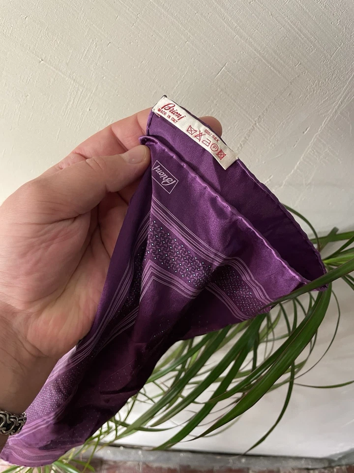 Pañuelo cuadrado de bolsillo Brioni púrpura 100 % seda hecho a mano Italia Foto 2 de 4