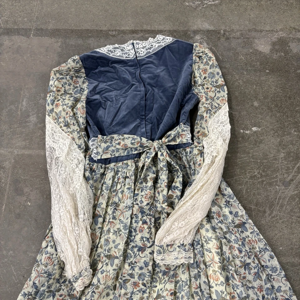 Vestido Gunnie Sax Vintage Anos 70 por Jessica Prairie Veludo Azul Manga de Renda Tamanho 5 - Imagem 4 de 4