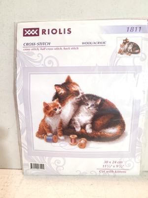 Riolis Cross Stitch Kit R1811  Cat With Kittens  Thread Sewing NEW Wool/Acrylic