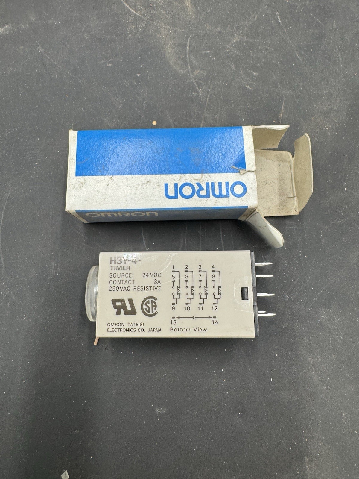 Omron H3Y-4 Timer, 250 VAC Resistive, 3A, 24 VDC FNOB