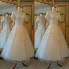 Elegant Wedding Dresses Scoop Neck Short Sleeves Lace Tea Length Bridal Gowns