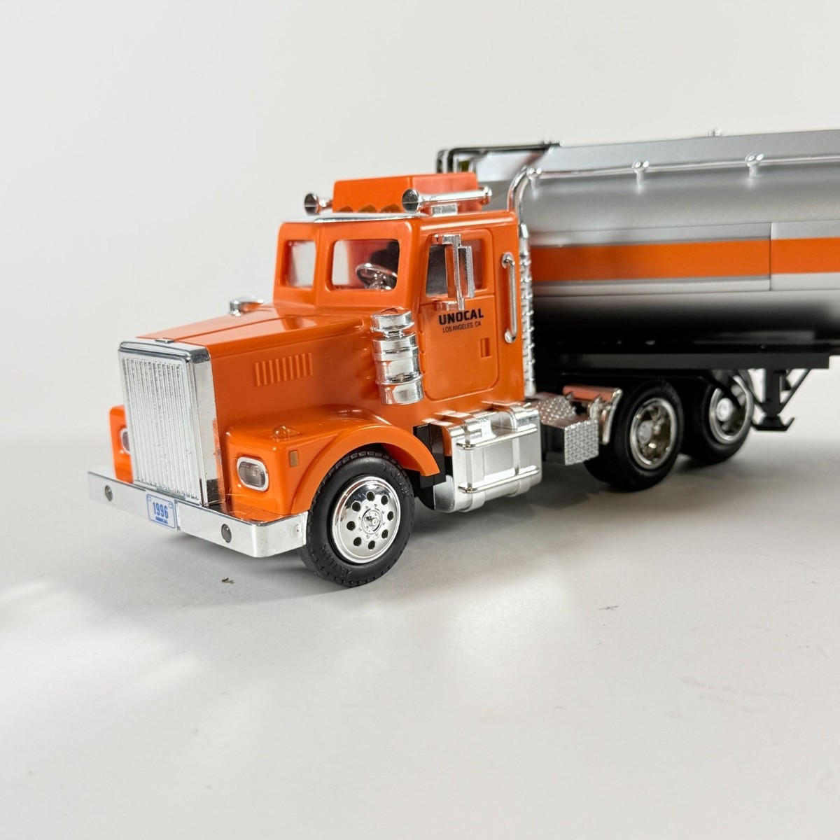 Vintage 1996 Taylor Truck Unocal 76 Limited Edition 18 Wheel