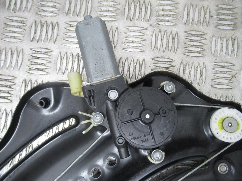 AUDI A5 2011 CONVERTIBLE S-LINE 3,0 DIÉSEL REGULADOR VENTANA TRASERA IZQUIERDA REF15081 Foto 3 de 4