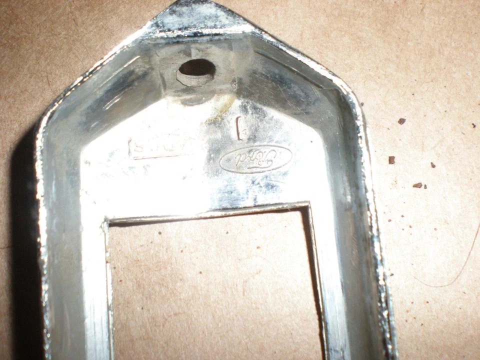 Bisel de luz opera cortesía lateral sedán Lincoln Continental 77-79 Foto 2 de 3