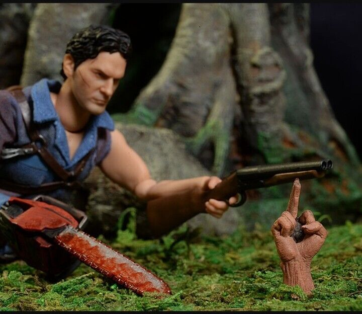 Mezco One: 12 Collective Evil Dead 2 Dead By Dawn: ASH Mezco One: 12 Collective Evil Dead 2 Dead By Dawn: ASH