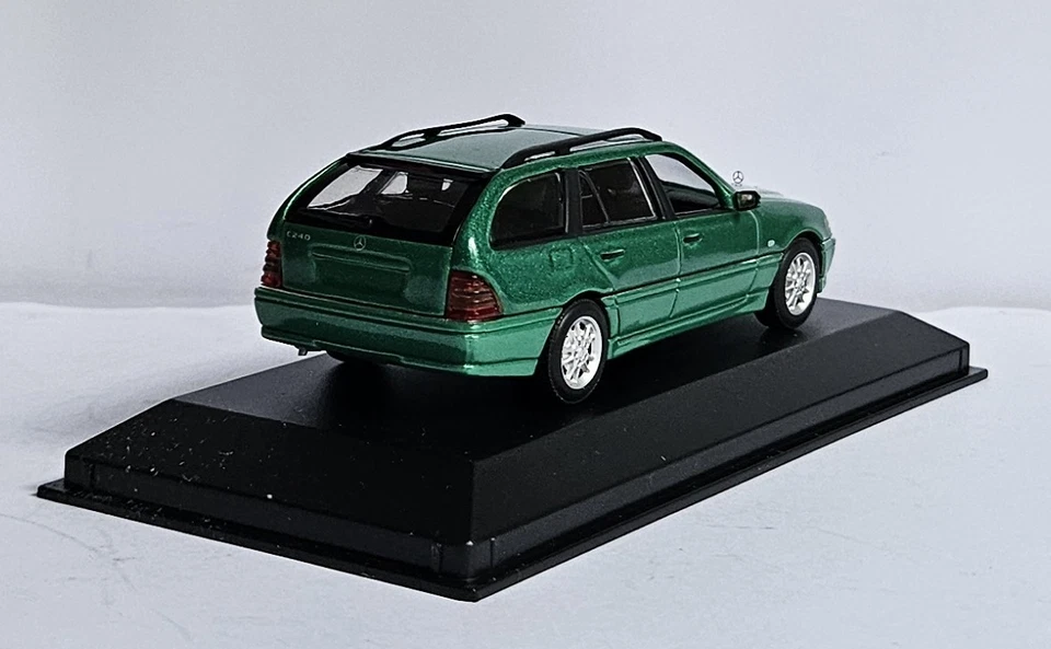 MERCEDES BENZ C 240 VERTE - MODELE CONCESSIONNAIRE MINICHAMPS - ETAT NEUF 1:43 - Photo 3/4