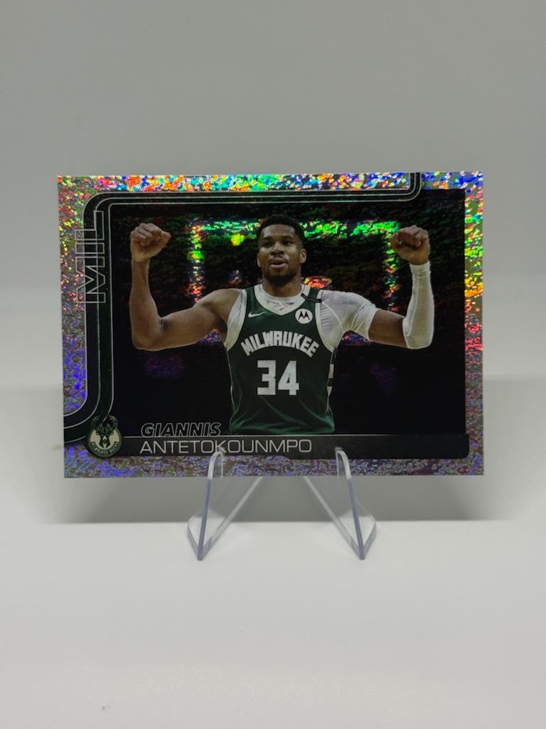 2025-26 Topps NBA Giannis Antetokounmpo Sand Glitter SP #54 Milwaukee Bucks