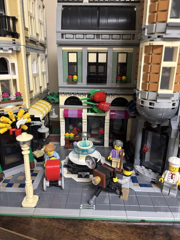 LEGO CREATOR: Cuadrado de montaje (10255) USADO COMPLETO Foto 2 de 4