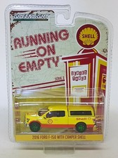 Greenlight 1/64 - 2016 Ford F-150 + Camper Shell - Green Wheel Chase Vers