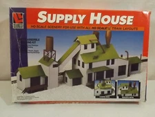 HO Life-Like Supply House kit in original box, #1398