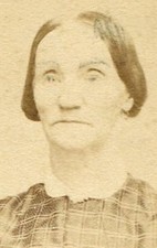 CIVIL WAR ERA CDV. OLDER WOMAN IN PLAID DRESS. OSWEGO, N.Y.