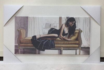 MODERNES GEMÄLDE DAME AUF SOFA RAHMEN WEISS AUS HOLZ GLITZER UND KRISTALLEN 76x46