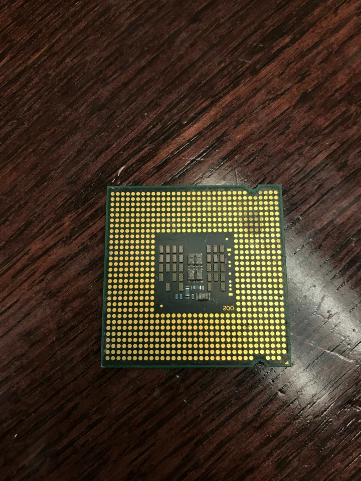 Procesador de escritorio Intel Core 2 Quad Q8200 SLB5M SLG9S 2,33 GHz 4 MB 4 núcleos LGA 775 Foto 2 de 2