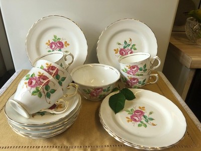 Vintage Toscan English Fine Bone China 18-teiliges Teeservice Pfingstrose Blumenmuster