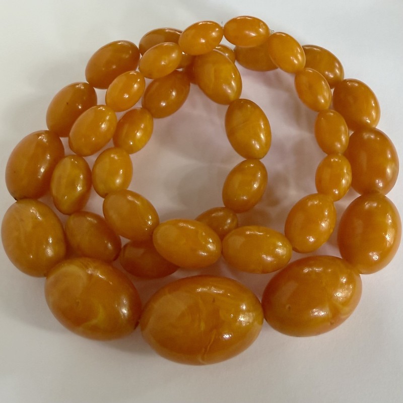 UNUSUAL VINTAGE PRESSED BUTTERSCOTCH EGG YOLK AMBER & ACRYLIC BEAD NECKLACE -71g