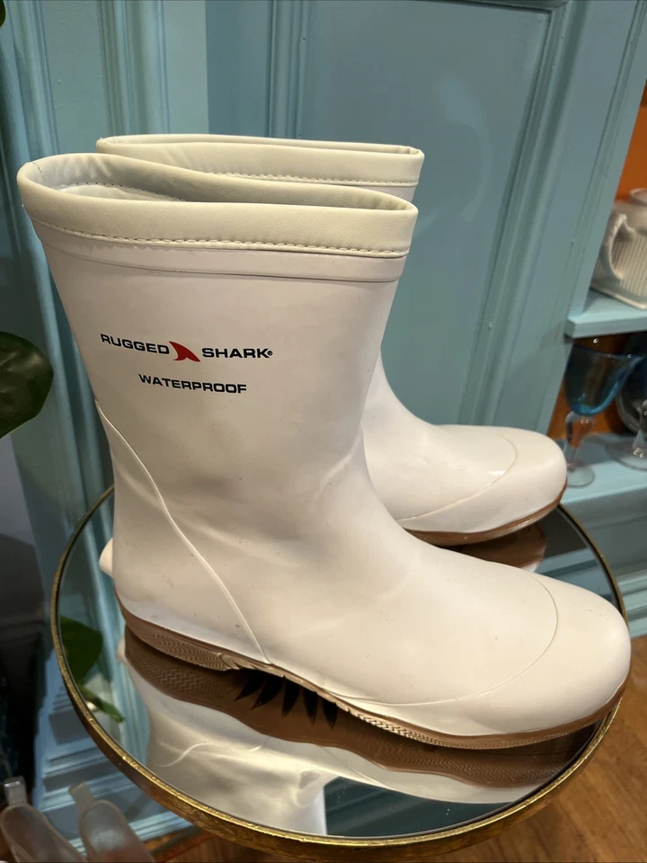 Bota de plataforma de pesca resistente al agua de altura media para hombre Rugged Shark, talla 13 M - blanca Foto 2 de 4