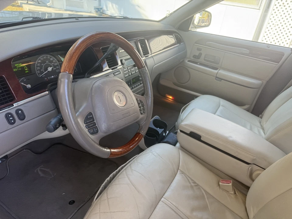 2003 Lincoln Town Car CARTIER - Image 4 of 4