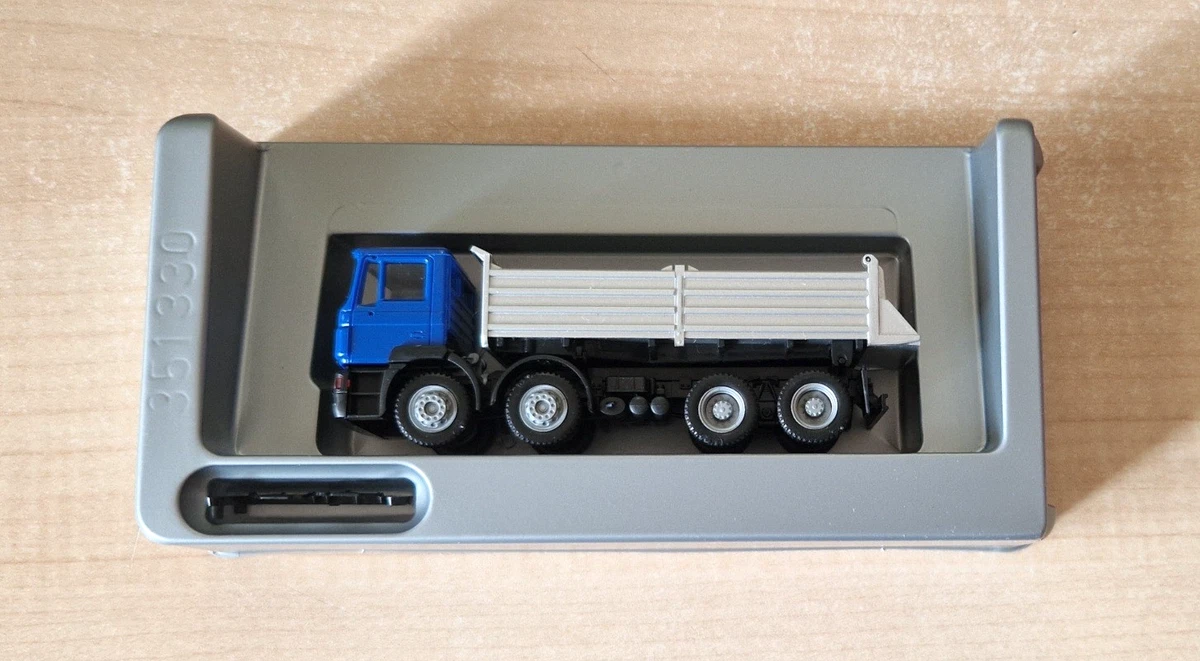 Herpa Accessori Camion 1:87 - Parasole E Staffa Lampada Per MAN TGX Individual (4 Pezzi) - Nero E Cromato - 2