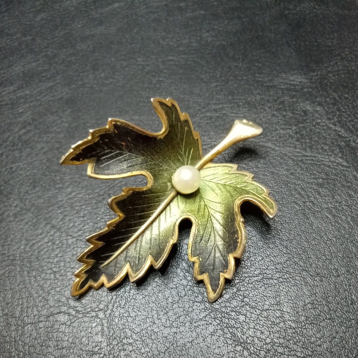 Vintage Faux Pearl Green Enamel Maple Leaf Pin Brooch. 5749 | eBay