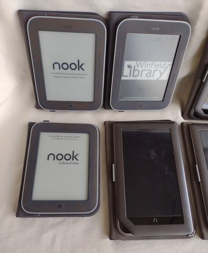 Bundle Lot of 8 eBook Readers + Cords & Plugs For Parts & Repairs Only - Picture 4 of 16