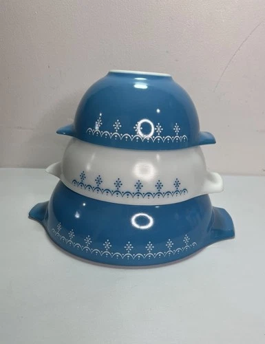 Vintage 3pc Pyrex Blue White Garland Snowflake Cinderella Nesting Mixing Bowls