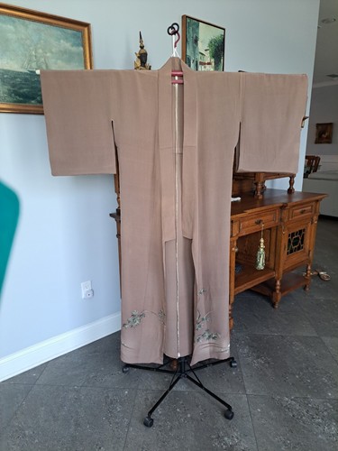 KIMONO IN SETA VINTAGE - FATTO A MANO CON EDERA E LOTO DIPINTI - MARRONE - NON FODERATO - Foto 21 di 22