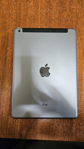 Apple iPad Air 1st Gen. A1475, 16GB, 9.7in - Space Grey - Picture 7 of 8