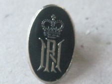 Vintage Royal Enamel Metal Pin Badge  179PUMPMAY23