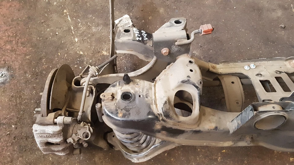 VOLVO V40 T3 CROSS COUNTRY EDITION E6 4 DOHC AXLE (REAR) 2015-2019 - Image 3 of 4