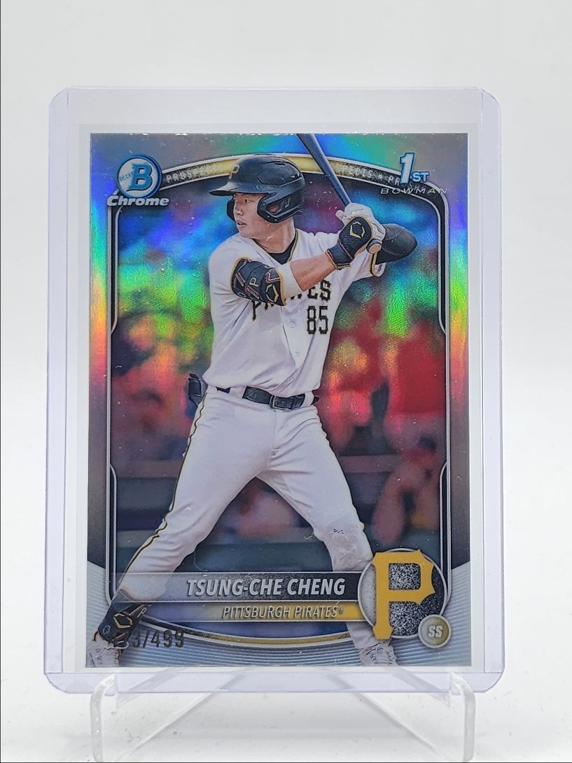 TSUNG-CHE CHENG 2025 BOWMAN CHROME 1ST REFRACTOR PIRATES /499 Q4060