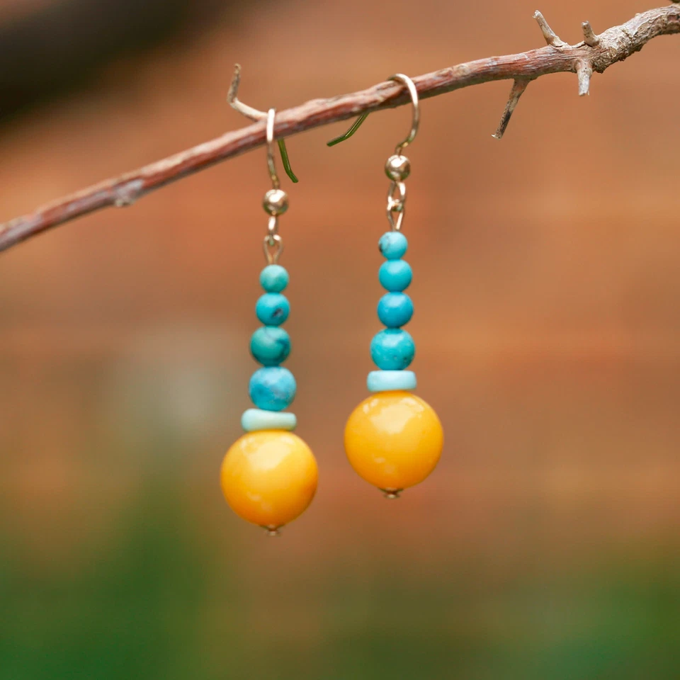 Brinco AD37 Elegante natural Báltico leite-mel âmbar natural turquesa 14KGF 48mm - Imagem 3 de 4