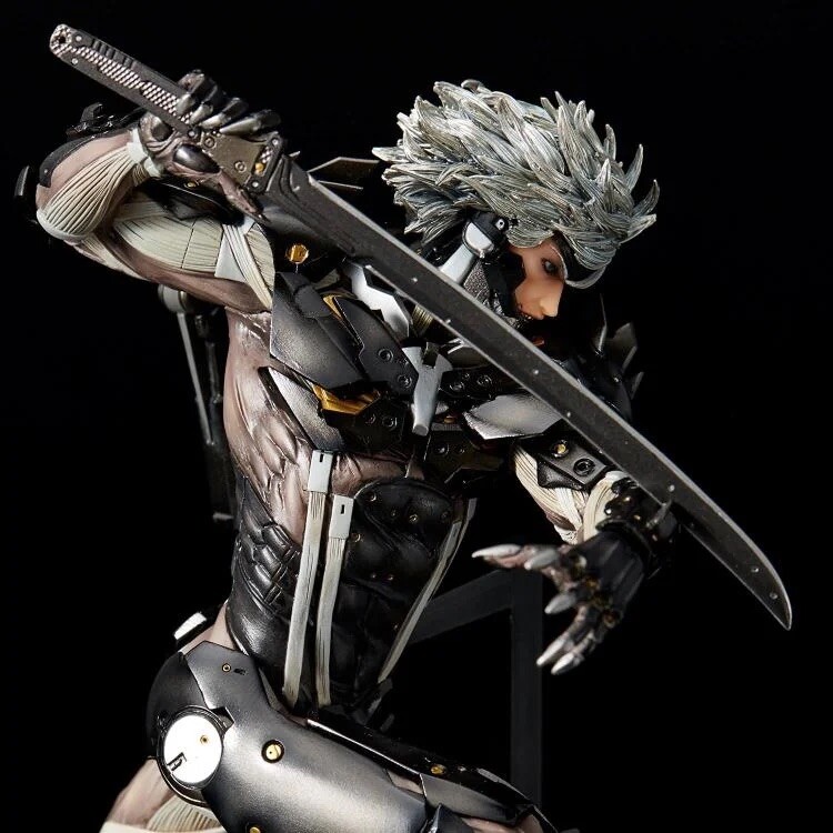 METAL GEAR RISING REVENGEANCE Raiden Statue No.33 mensHdge