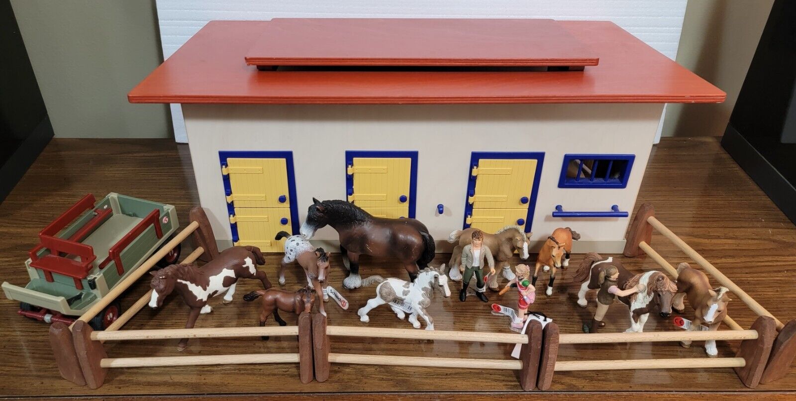 Huge SCHLEICH Collection Lot of 9 Horses 3 People 1 Stable 1 Fence 1 cart