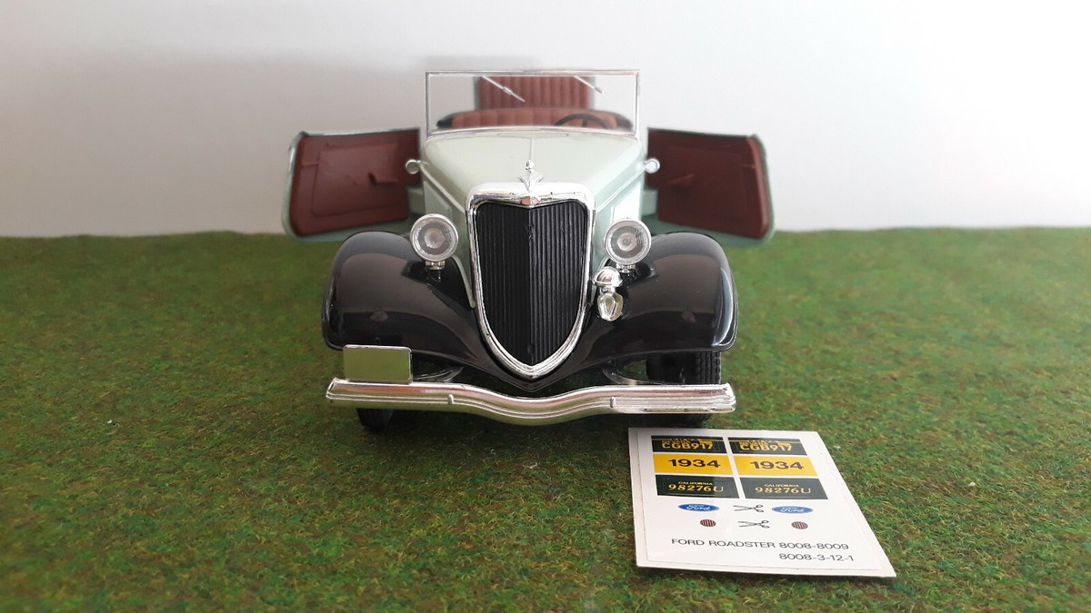 FORD Roadster 1934 cabriolet vert pastel au 1/18 d SOLIDO 8008