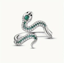 Ring 925 silver snake shaped ring with green synthetic gemstones. For women.