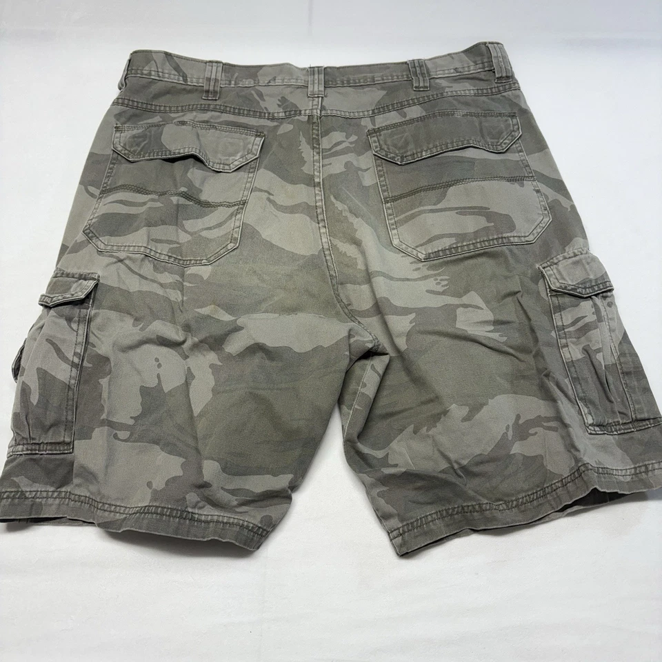 Wrangler Camo Relaxed Fit Cargo Shorts Casual Work Shorts 10in Inseam Men’s 38 - Image 4 of 4