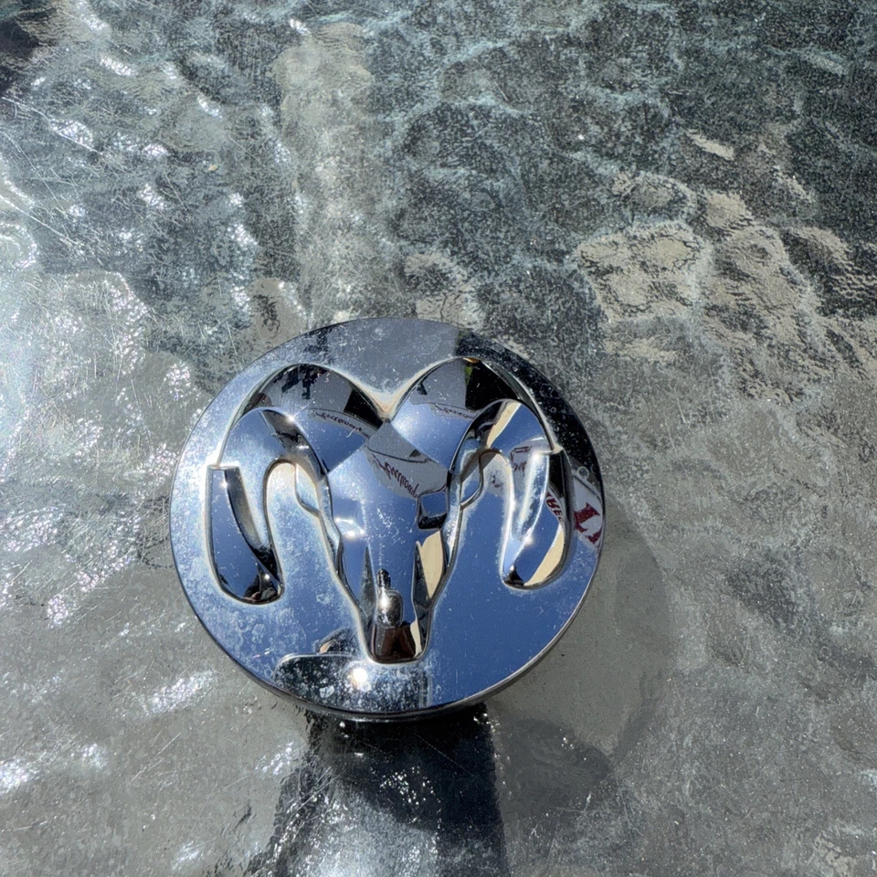 2015-2020 RAM 1500 chrome head medallion logo Wheel Center Cap used - Image 2 of 4