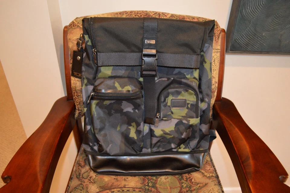 Tumi Cypress Roll Top KHAKI 绿色迷彩和黑色弹道尼龙背包 - — 第 2/4 张图片