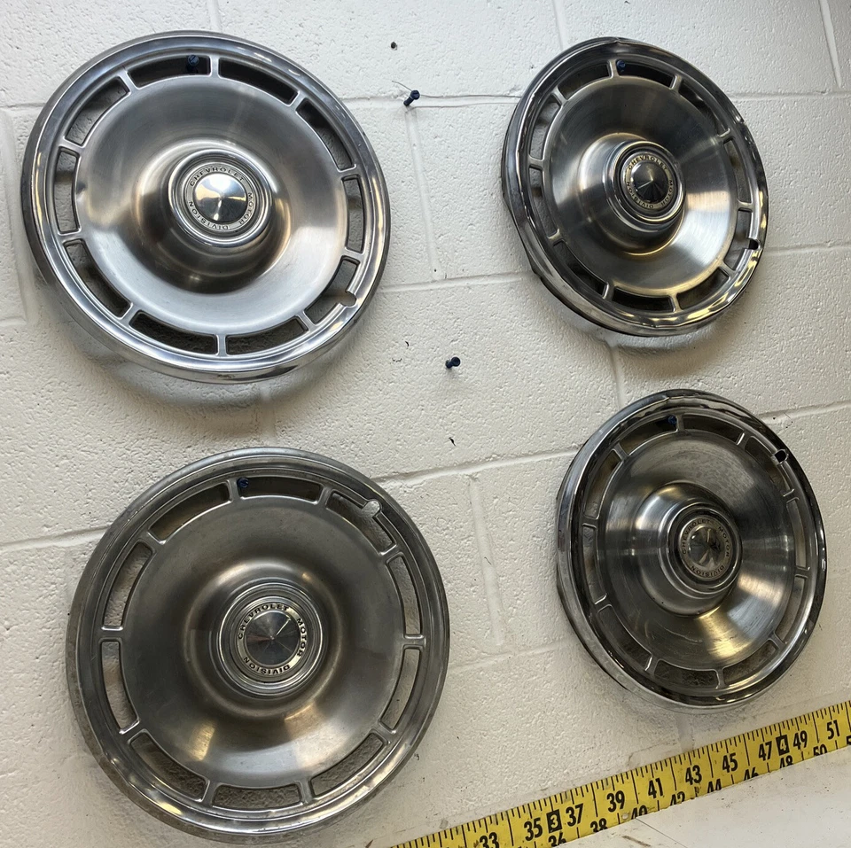Б/у оригинальный производитель GM набор из 4 14-дюймовых колпаков ступицы 1971-1973 Chevrolet Nova/Camaro/Chevelle (5477) - Изображение 2 из 4