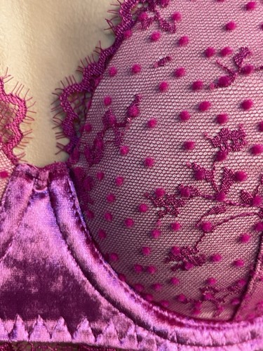 Victorias Secret Bra Sz 34DD 12DD Pink U’Wire Lace & Velvet Moulded Sexy NWT - Picture 2 of 6